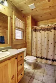 Come Relax! This 2/2 log cabin with a hot tub sits high in the mountains - Image 3