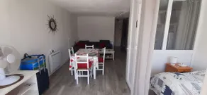 AGREABLE DEUX PIECES RENOVE DANS UNE RESIDENCE AVEC PISCINE - Image 3