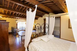 VILLA CASOLARE Villa mit 4 Schlafzimmern und Panoramapool in der Nähe von Perugia Gubbio Assis - Image 3