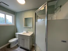 Cheerful Waterfront Cottage - Image 3