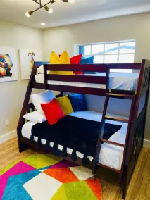 The Stadium House: Luxurious, Modern, Fun Home! - Image 4