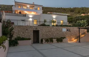 Lovely home in Martinscica - Image 4
