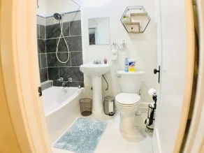 Queen Full Twin Bed/Sleeps 5/Furnished Private APT/In-Unit Washer Dryer/65\" HDTV - Image 3