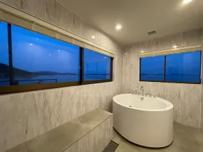 Exclusive Seaside Escape in Ocean House - Image 3