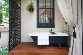 Beautiful historic former bank set in gorgeous country garden - Image 4