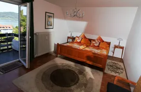 Central, quiet location, stunning lake view - Image 5