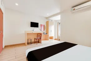 Deluxe With Twin Bed The Pallagio - Image 3