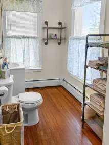 All New Private and Cozy in great location - Image 3