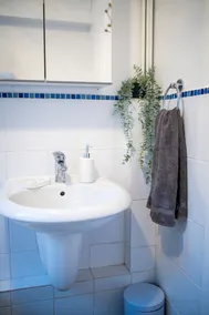 Gorgeous 3 bedroom cottage, 5 min from the centre, super fast wifi, paid parking - Image 3
