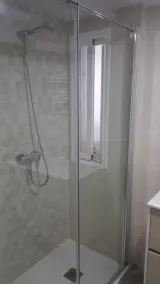 KLIMATISIERTE WOHNUNG MIT GARAGE UND POOL - Image 2