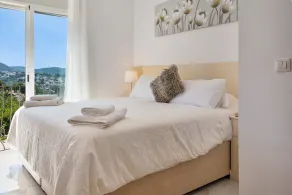 VILLA SERENE, Moraira 4 ensuite bedrooms, walking distance to shops, restaurants - Image 2