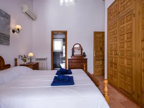 Beautiful private villa for 8 guests with WIFI, private pool, A/C, TV and patio - Image 5