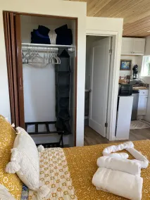 Casita w/Mountain Views, kitchenette, bathroom,queen bed, 20 min to the beach - Image 5