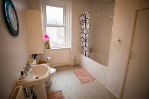 Stylish place to stay and perfect for group trips. - Image 2
