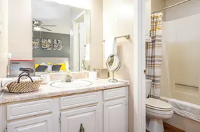 Nurse Ready• Wifi • Smart TV • Kitchen • Pets •W/D - Image 5