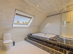 Luxury villa with heated pool and large garden - Image 3