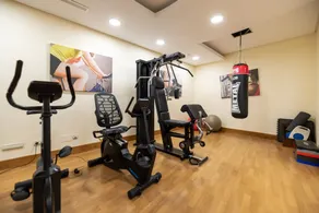 Holiday Home \"Marbella Luxury Penthouse\" with 3 Pools, Garden & Wi-Fi - Image 4