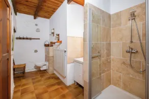Maison en pierre en pierre avec piscine et tennis, au cœur d’un écrin de nature - Image 3