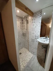 Le Typique Atypique spacieux 140 m2 au centre du hameau de  Perroix (Talloires) - Image 4
