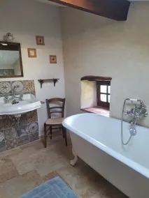 Stylish farmhouse renovated according to ecological principles - Image 4