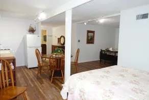 Country Comfort Apartment 8 miles from Round Top - Image 5