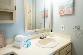 Happy Haven: 2 BR Condo w / Two Decks - Regardez la fontaine musicale! (4 personnes) - Image 5