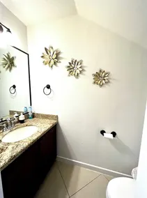Cozy Condo close to airport and shopping - Image 4