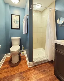 Sycamore Guesthouse, Sleeps 14+, Steps to Journeyman Distillery! - Image 2