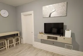 Gold 1 · Retreat Suite 2 - Cozy Downtown Getaway - Image 2