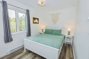Bright & spacious 1 bedroom suite by the beach! - Image 3