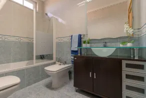 Luxuriöse freistehende Villa mit 6/7 Schlafzimmern, privatem Pool und Spielzimmer - Image 5