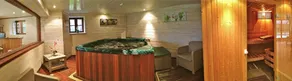 Demeure de charme en pierre avec deux grandes piscines privées - Image 2