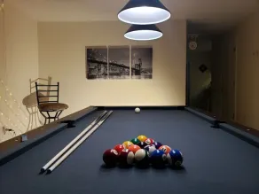 Cozy 4B w/ Pool Table near Nike/Intel, Max Station - Image 2
