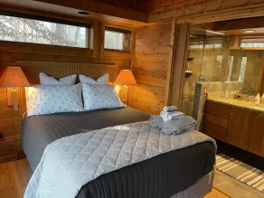Cabin amongst the trees - Image 3