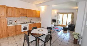 Buon gusto appartamento di 2 locali in un piccolo residence con piscina - Image 5