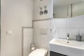 Modern Apartment \"Seebruck\" with Balcony & Wi-Fi - Image 3