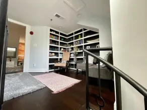 Beautiful 2 Bedroom with Loft in Heart of Old Town—sleeps 6 - Image 2