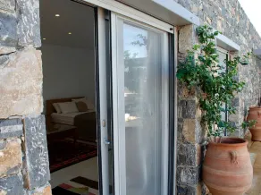 Luxury 2 person open plan apartment, private infinity pool, spectacular views - Image 4