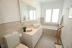 Top-modern,comfortable duplex apartment with large roof terrace 100m to the sea - Image 2