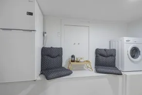 Newly Renovated Studio w Parking-Netflix - Image 2