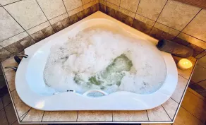 Gorgeous Lake Lodge Escape! Jacuzzi * Deck * Wifi * lejrbål * Pingpong * Solnedgange * Stille - Image 3