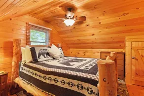 Stunning Mountain Views!!! Secluded Log Cabin with Hot Tub near West Jefferson - Image 4