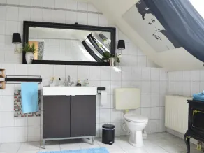 Apartment-Comfort-Ensuite with Bath-Balcony - Image 4