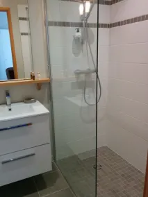 Hus i Bayonne med pool i trädbevuxen park - Image 3