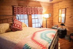 P.T. Cabin provides a private pond & stars included!  5 mins to Jacksboro, Tx. - Image 3