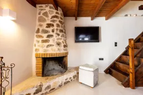 Belle villa construite en pierre avec une vue imprenable sur la montagne - Image 2