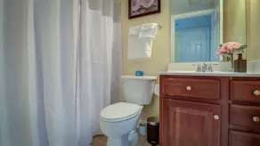 Great Location End unite luxury  3 level townhouse. 2 car Garage, - Image 5