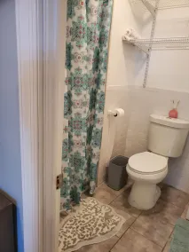 Cosy Studio in a Private home with private entrance and door - Image 2