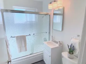 Walk Downtown • Work Here + Desk + Fast WiFi • King Bed • Remodeled Kitchen - Image 2