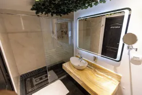 Ocean Apartments - Image 4